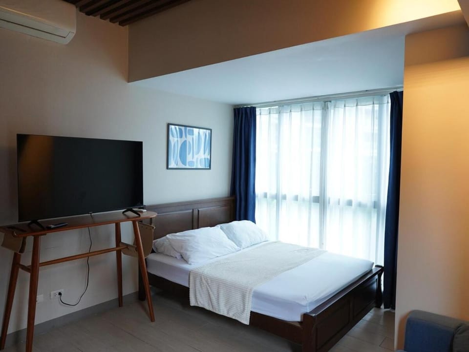 2 Bedroom luxury Apartment with washing machine in BGC Uptown Apartment in Makati