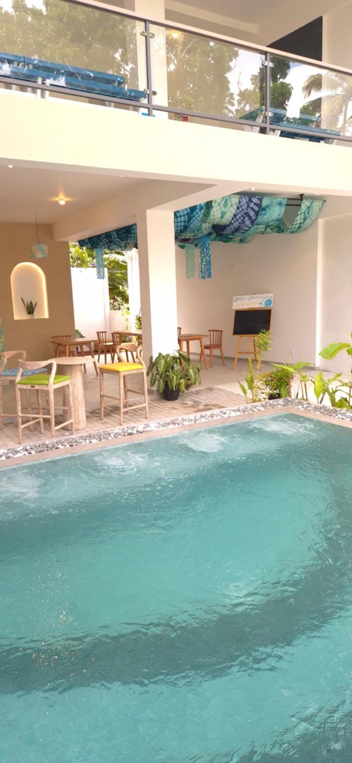 Restaurant/places to eat, Area and facilities, Swimming pool