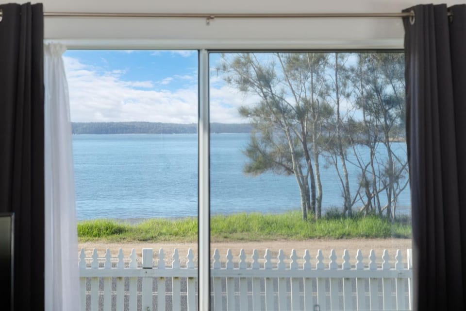 Beachfront Escape Relaxing Getaway in Batehaven House in Batemans Bay