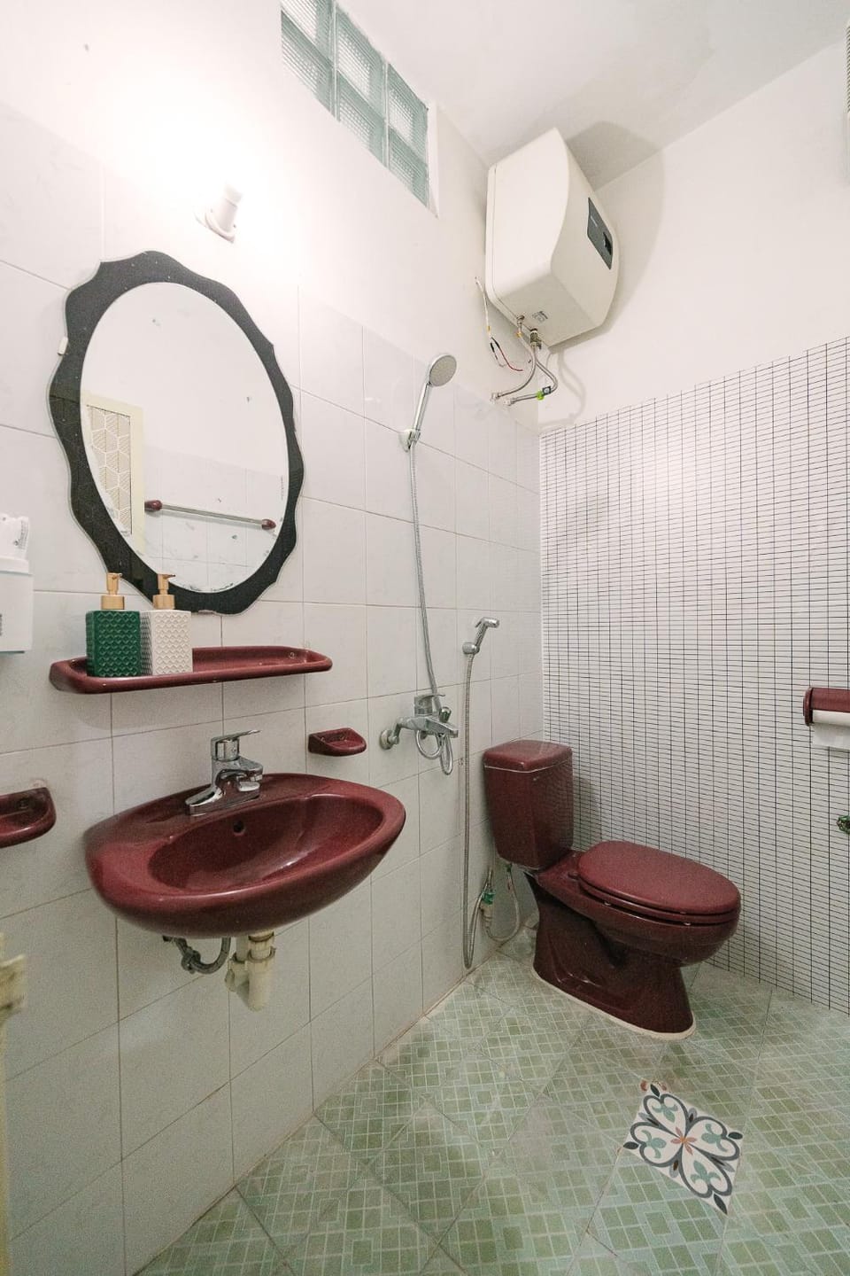 Bathroom, Dining area