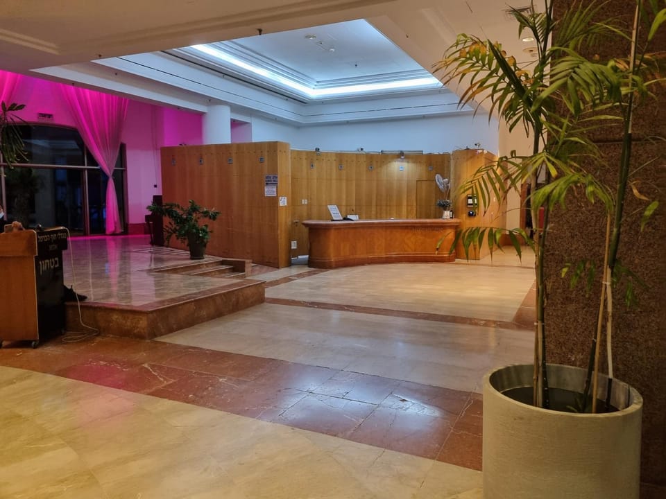 מגדל הים - בניין אלמוג Apartment hotel in Haifa