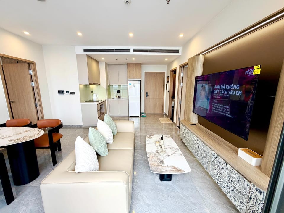 Communal lounge/ TV room, TV and multimedia, Living room, Seating area, Evening entertainment