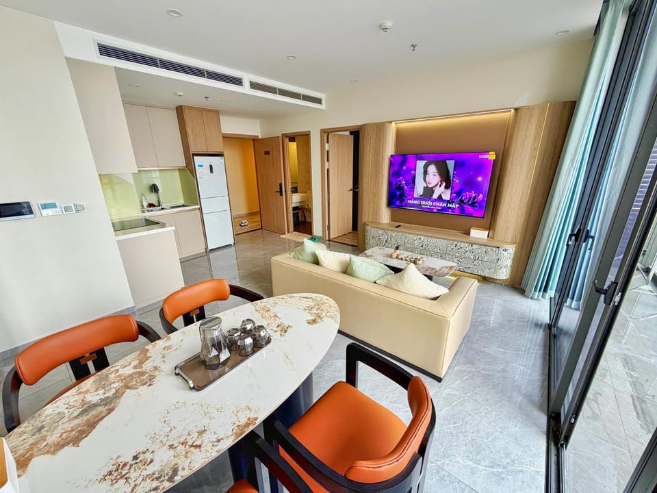 Communal lounge/ TV room, TV and multimedia, Kitchen or kitchenette, Living room, Seating area, Dining area