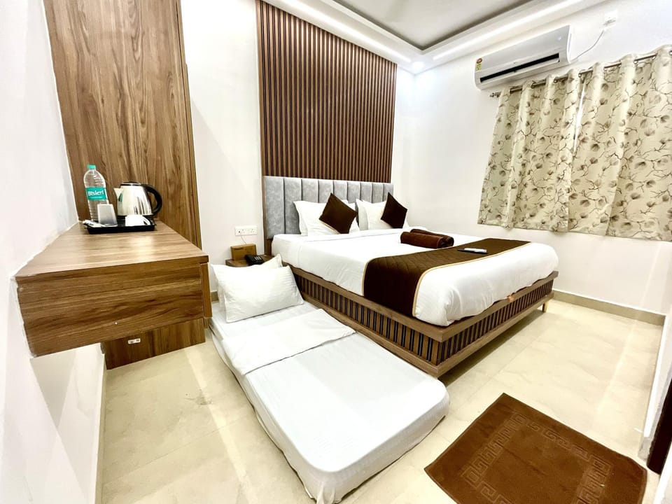 Bed, TV and multimedia, Photo of the whole room, Bedroom, wardrobe, air conditioner