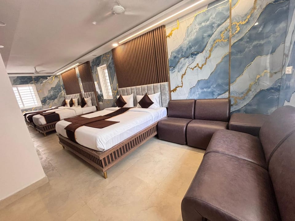 Bed, Photo of the whole room, Seating area, Bedroom