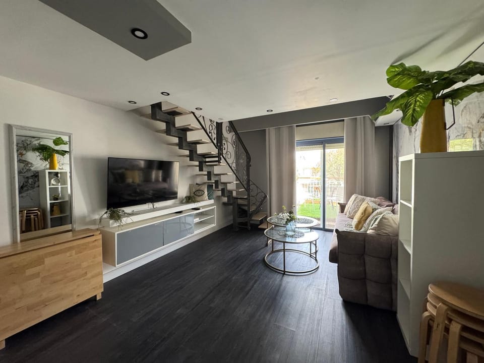 Communal lounge/ TV room, TV and multimedia, Living room