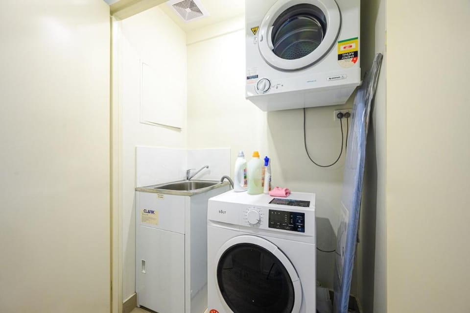 Liverpool 3Br APT Business Hospital Parking 8ppl Apartment in Sydney
