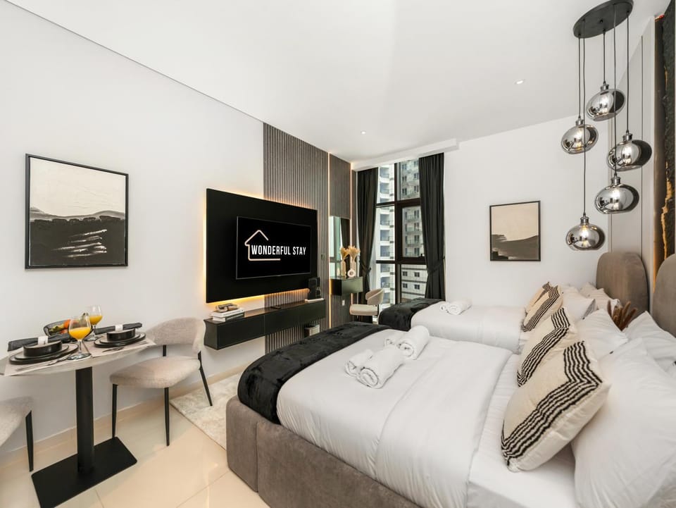 Bed, TV and multimedia, Living room, Bedroom
