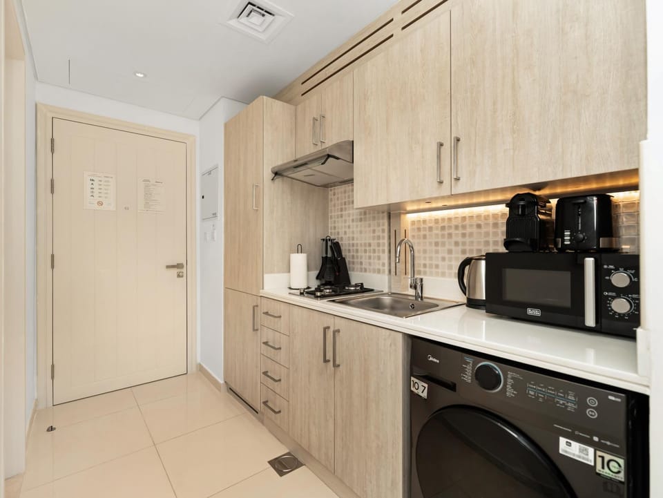 Coffee/tea facilities, Kitchen or kitchenette, stove, toaster