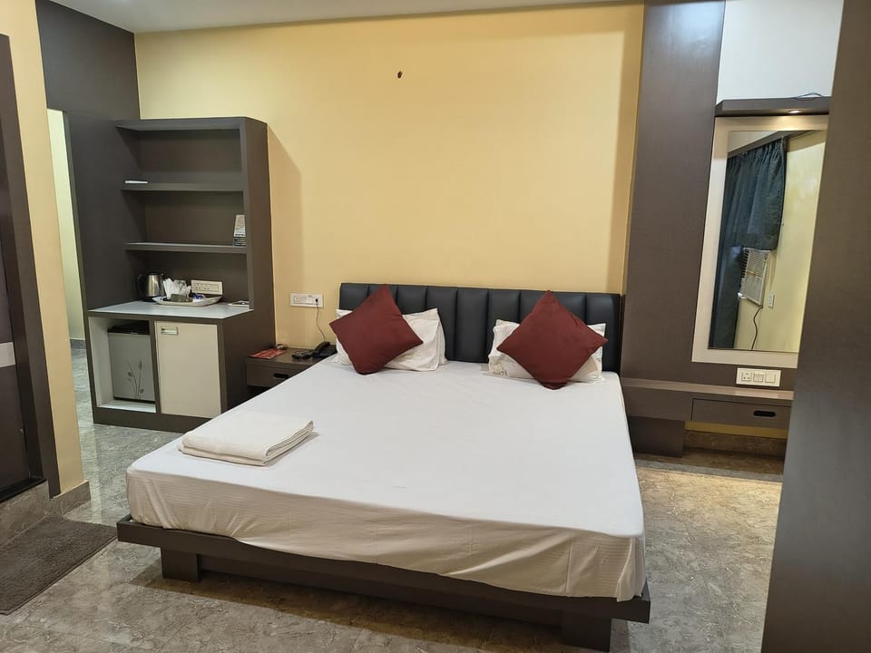 Bed, Photo of the whole room, Bedroom, wardrobe