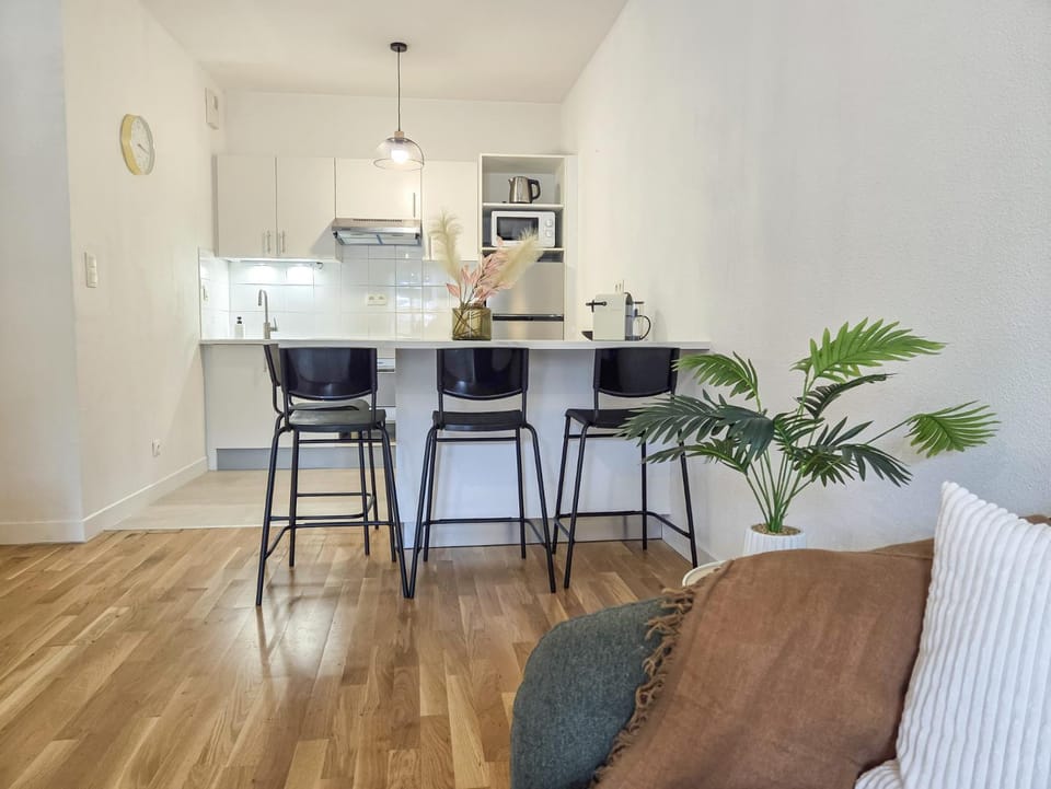 Kitchen or kitchenette, Dining area, stove