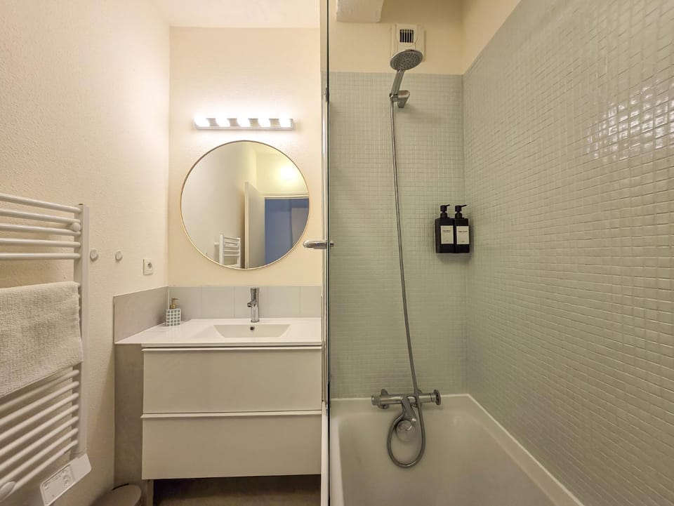Bathroom, Bath