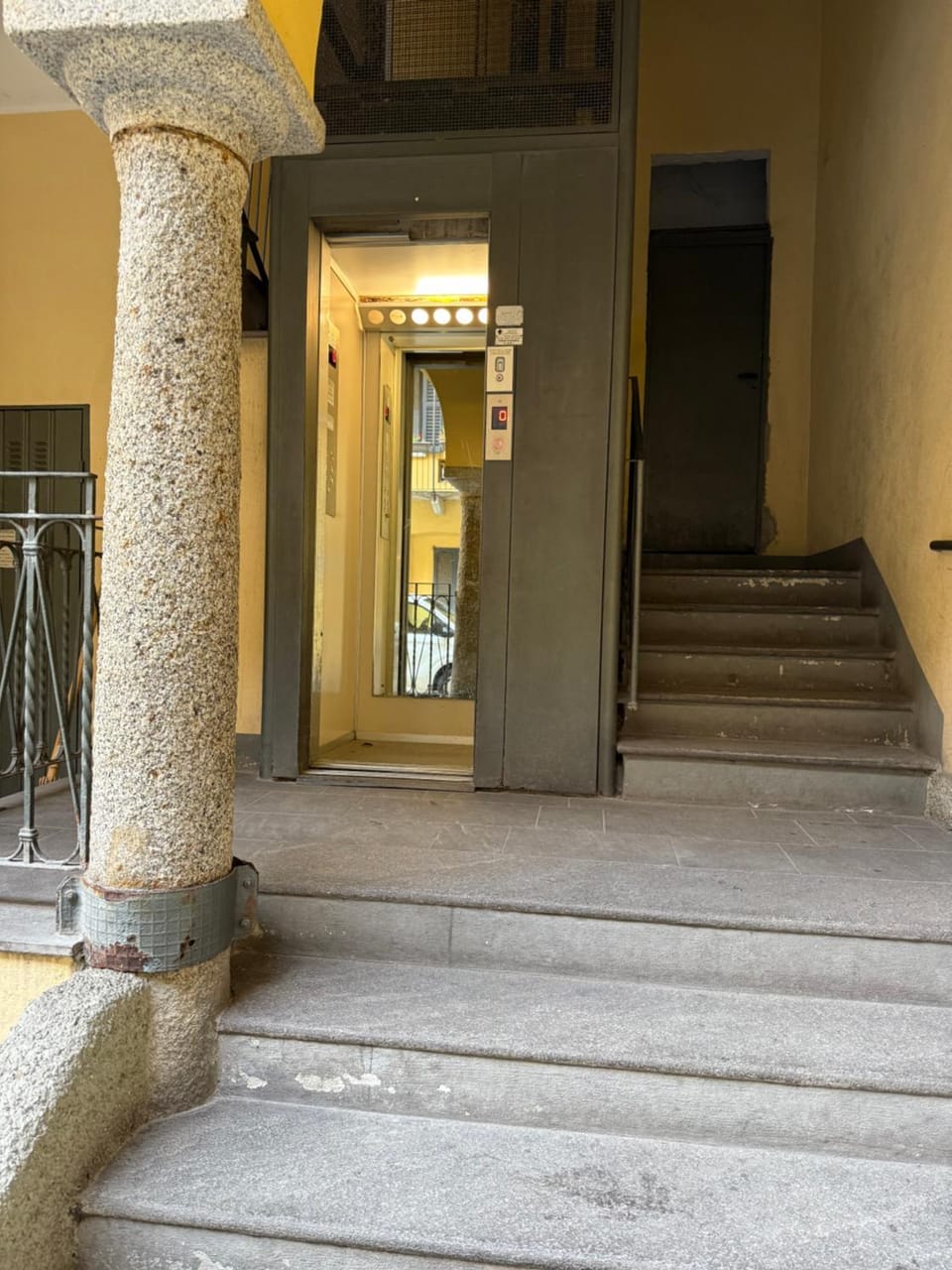 Facade/entrance