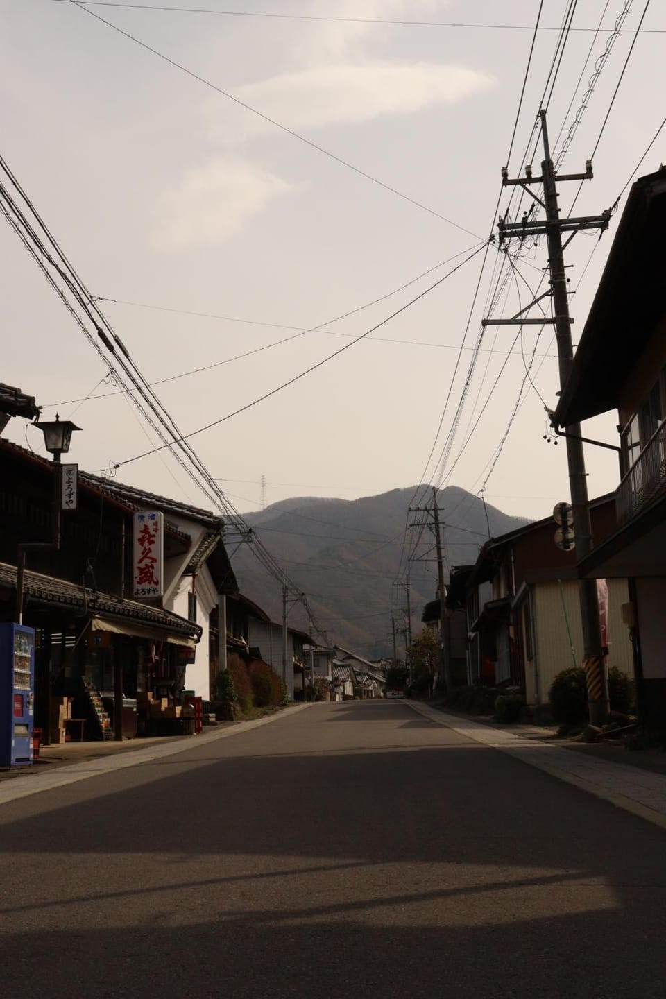 Day, Neighbourhood, Natural landscape, Mountain view, Street view