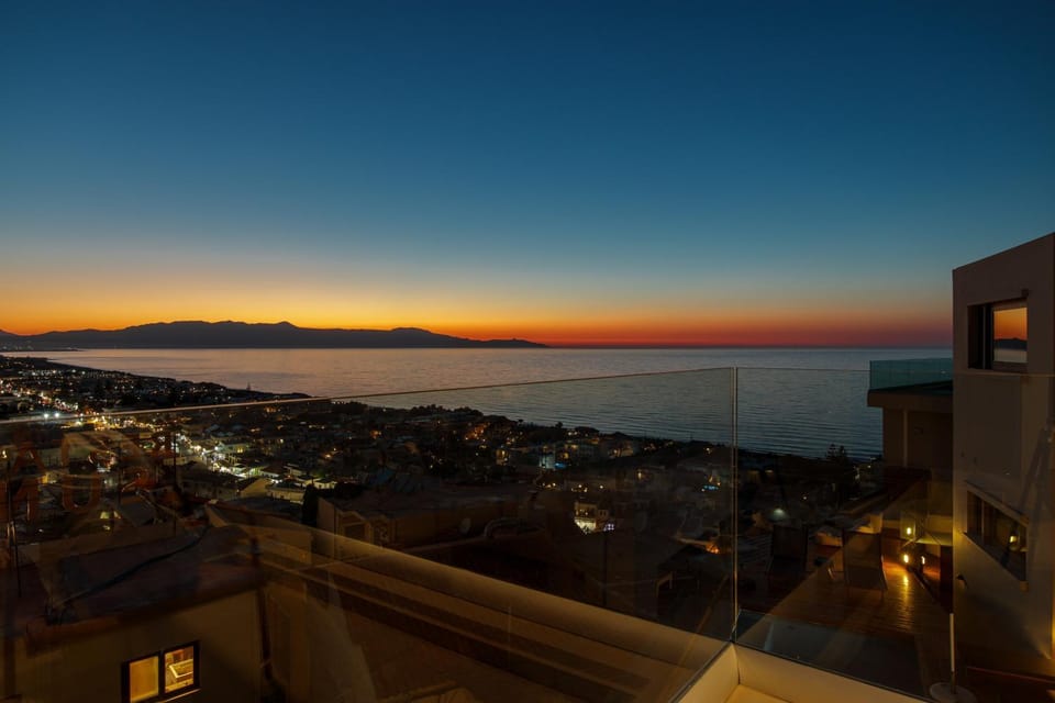 City view, Sea view