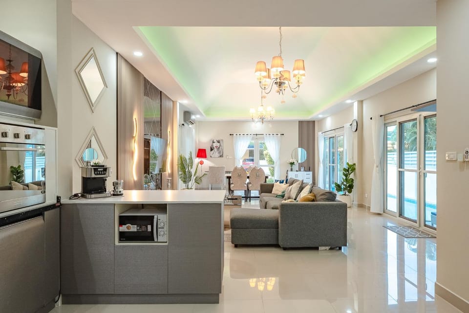 TV and multimedia, Kitchen or kitchenette, Living room, Seating area, minibar