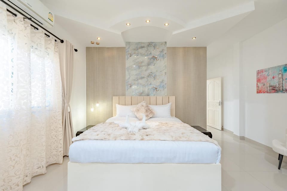 Bed, Photo of the whole room, Bedroom, towels, wardrobe