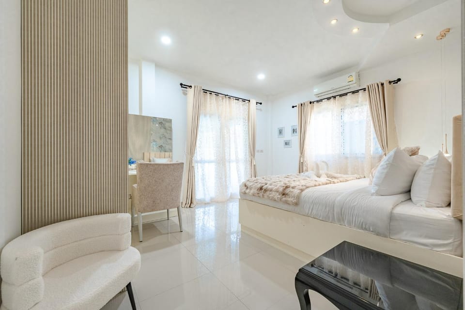 Bed, Photo of the whole room, Bedroom, air conditioner