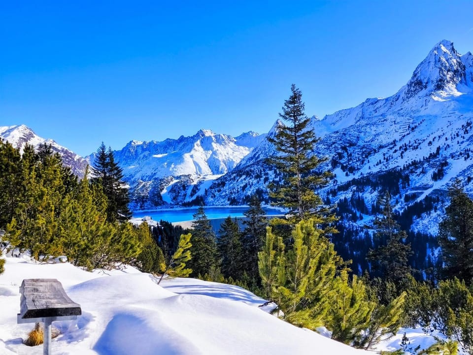 Nearby landmark, Natural landscape, Mountain view