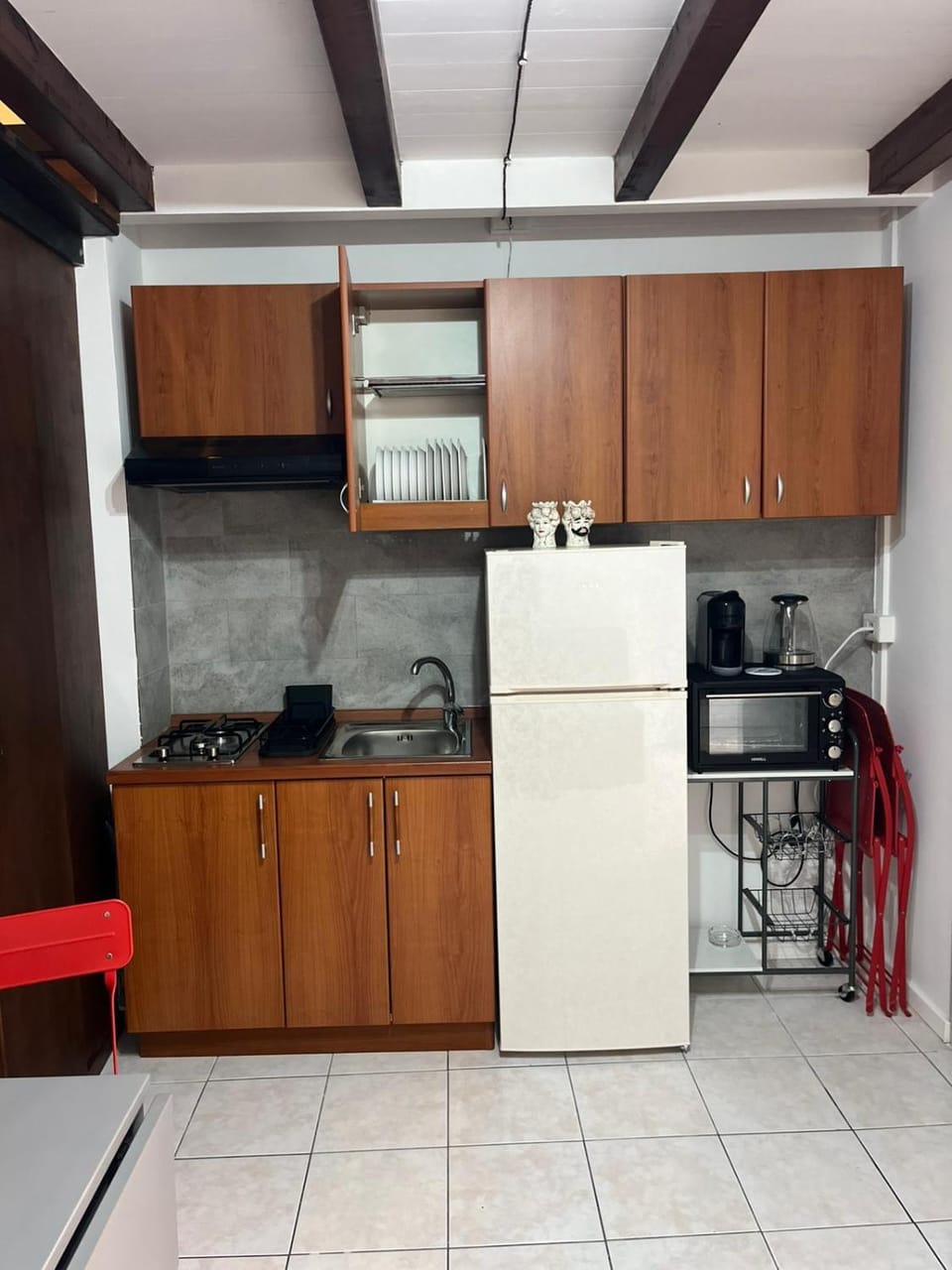 Kitchen or kitchenette, Dining area, oven, stove
