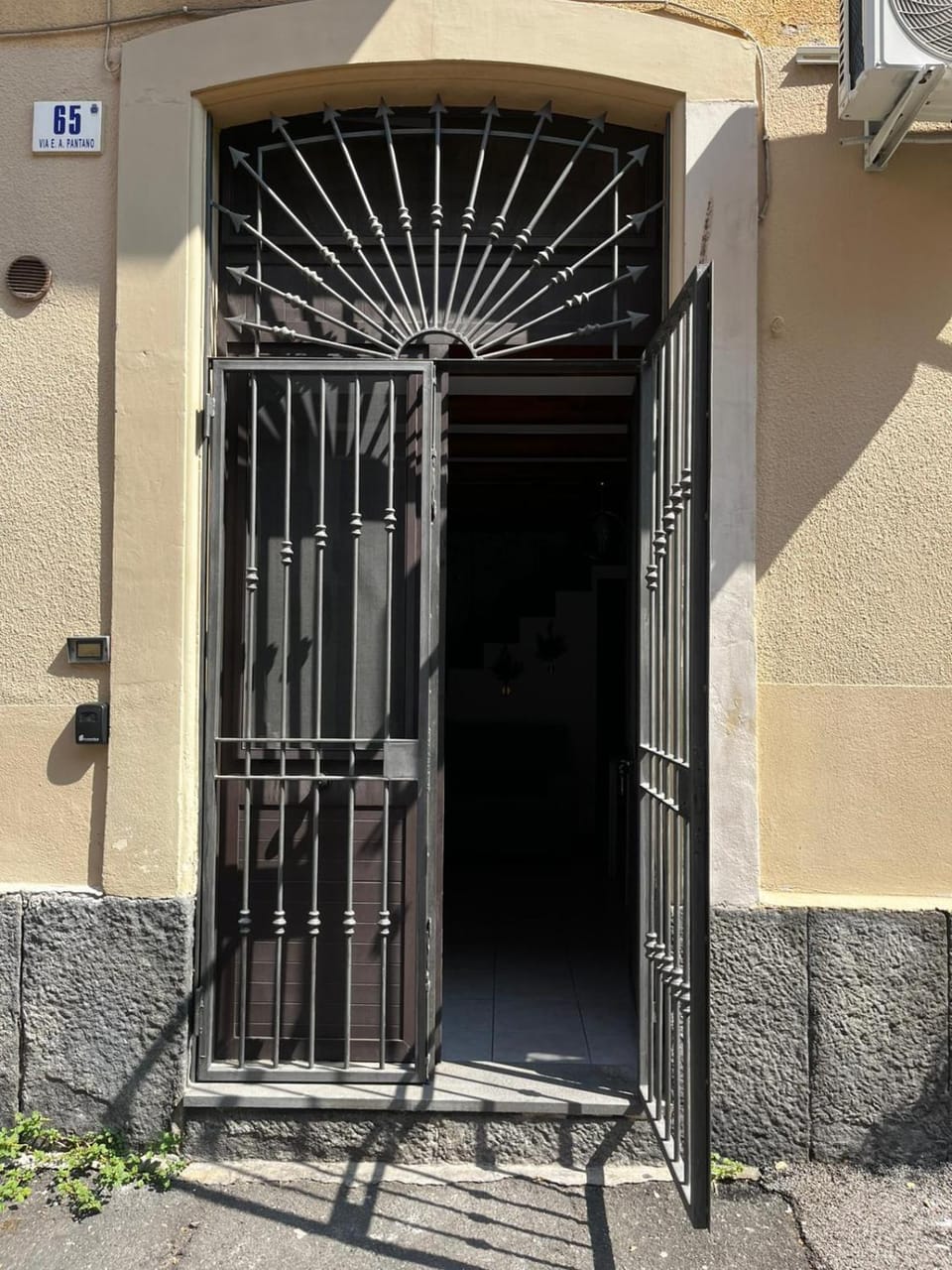 Facade/entrance