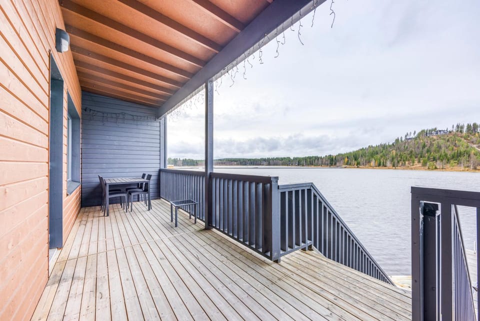 View (from property/room), Balcony/Terrace, Lake view