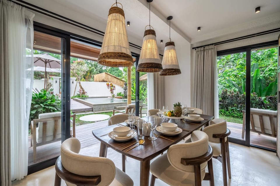 Dining area, Garden view, Pool view