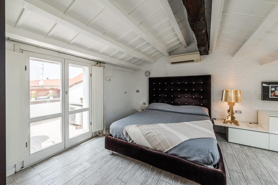 Bed, Photo of the whole room, Bedroom, air conditioner