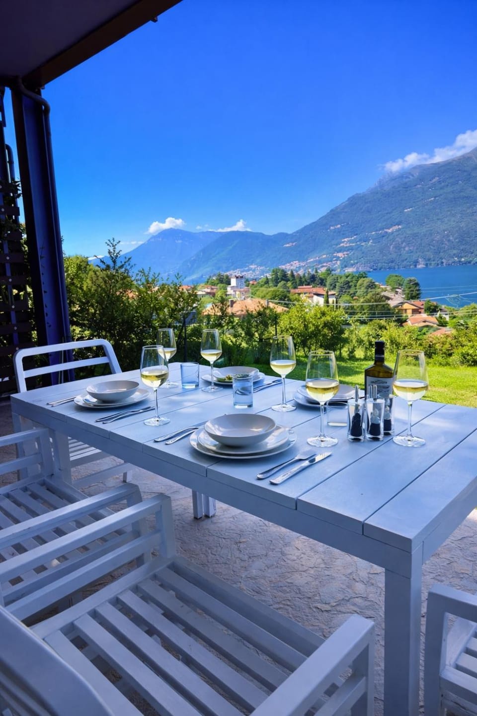 View (from property/room), Balcony/Terrace, Dining area, Mountain view