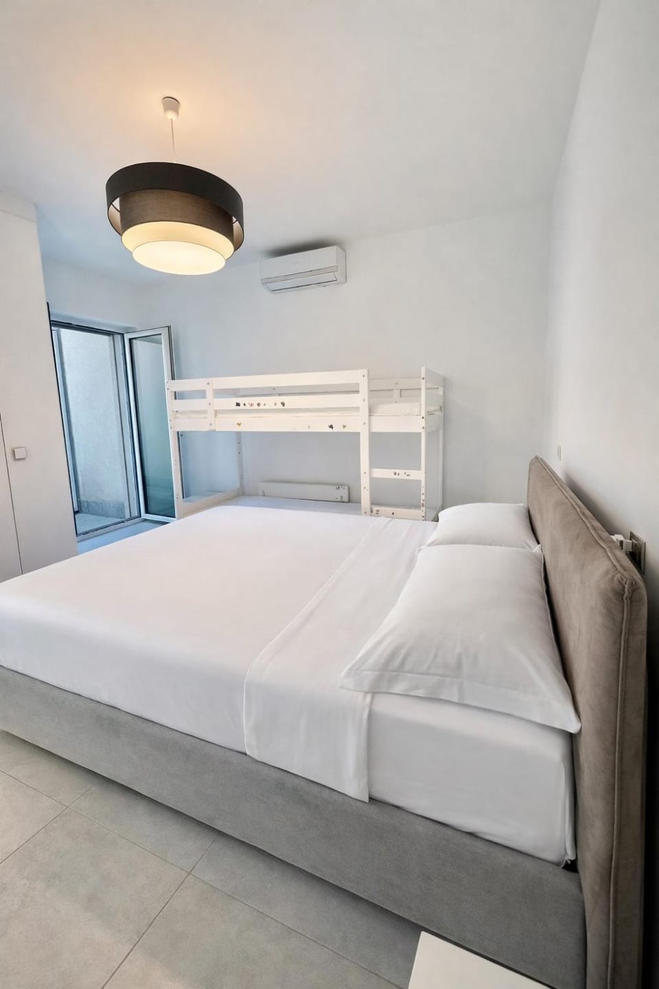 Bed, Photo of the whole room, bunk bed, air conditioner