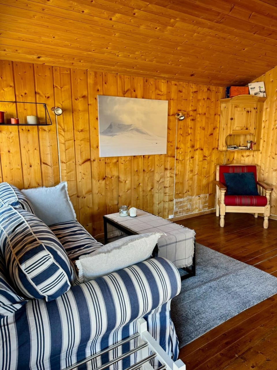 Hyggelig fiskebu ved Langrumpa fiskevann House in Innlandet