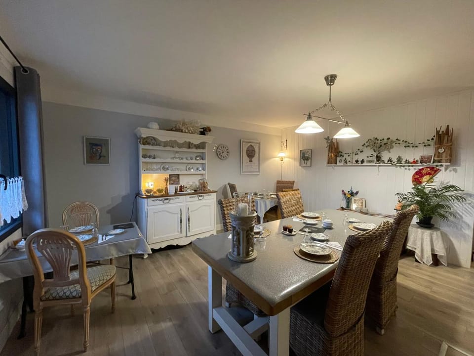 Dining area, Breakfast