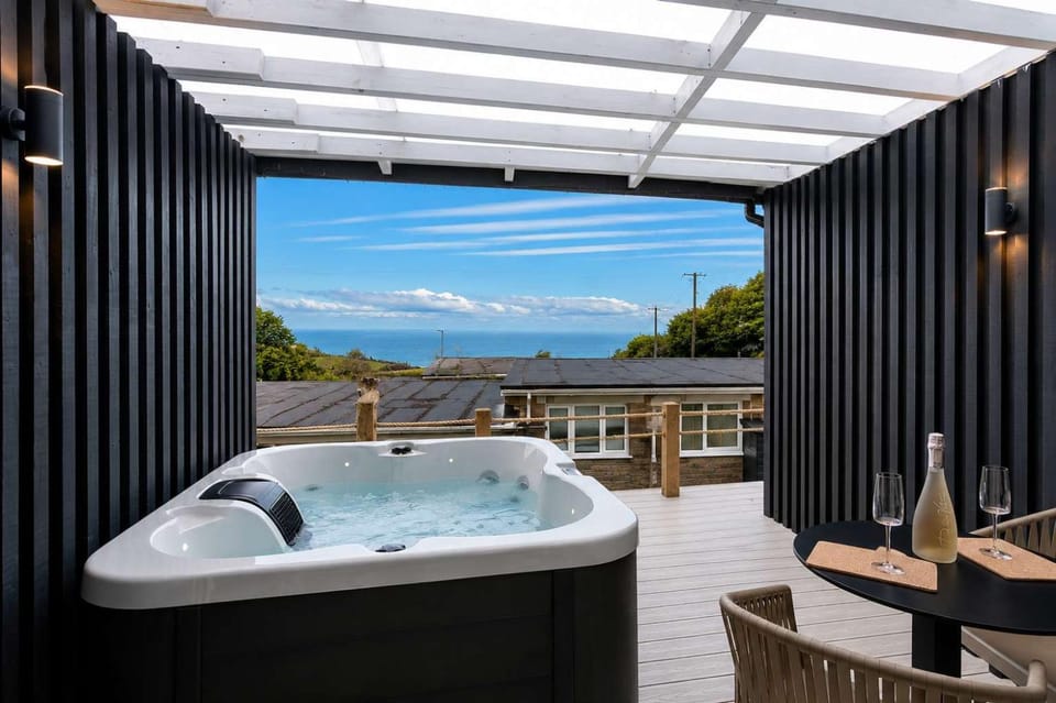 North Devon Resort - One Bedroom Vista Seaview with Hot Tub! Apartment in Ilfracombe