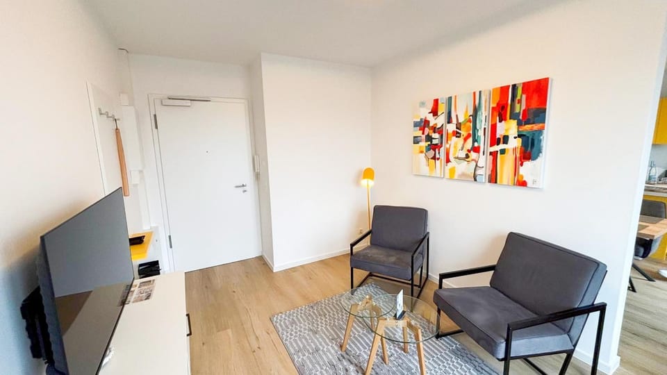 Communal lounge/ TV room, TV and multimedia, Living room, Seating area, Evening entertainment