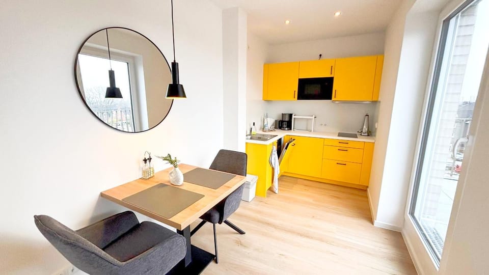 Kitchen or kitchenette, Seating area, Dining area