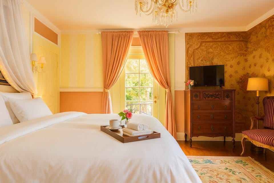 Communal lounge/ TV room, Bed, TV and multimedia, Photo of the whole room, Evening entertainment, Bedroom