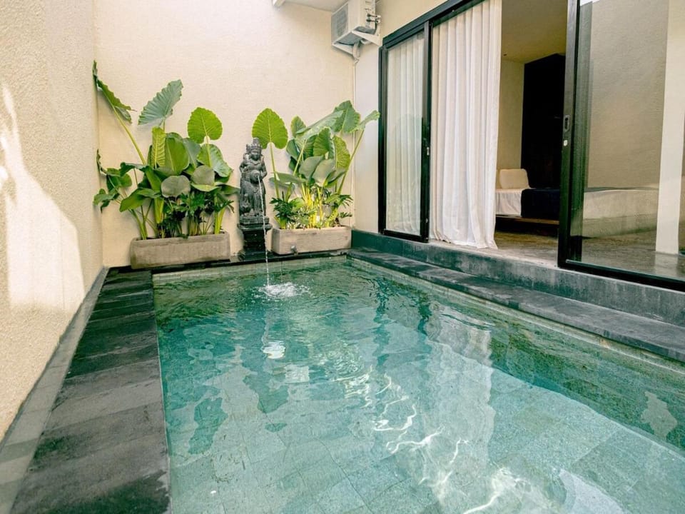 Luxury 3BR Villa with Pool & Hotel-Style, Berawa Villa in North Kuta