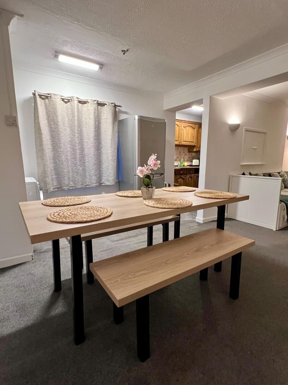 Kitchen or kitchenette, Dining area