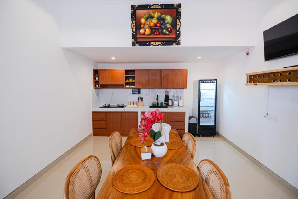 Kitchen or kitchenette, kitchen, Internal: Not applicable to any particular room