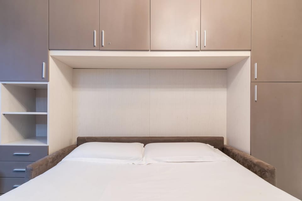 Bed, Living room