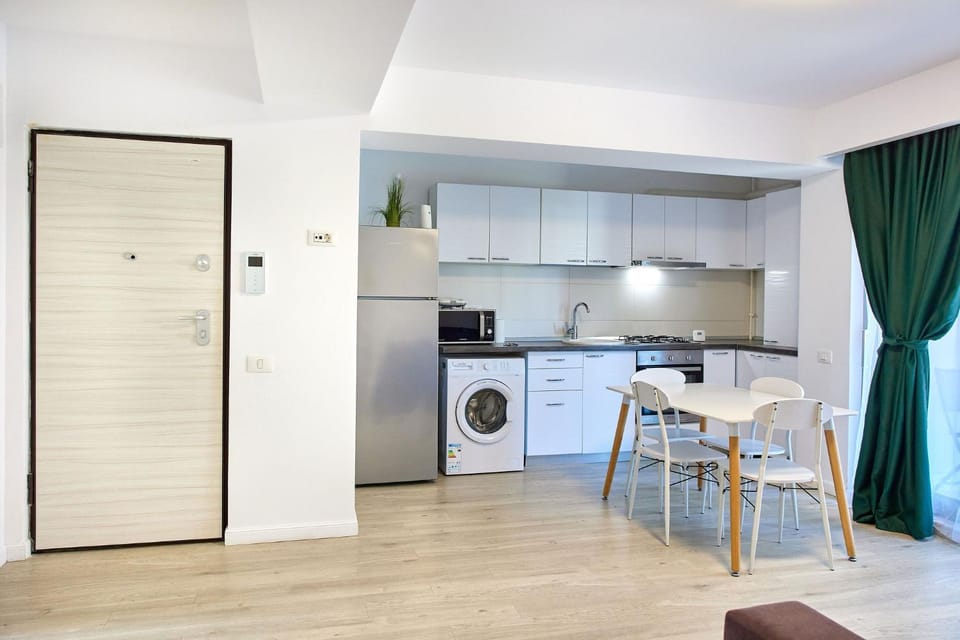 Kitchen or kitchenette, Seating area, Dining area, microwave, oven, stove, washing machine