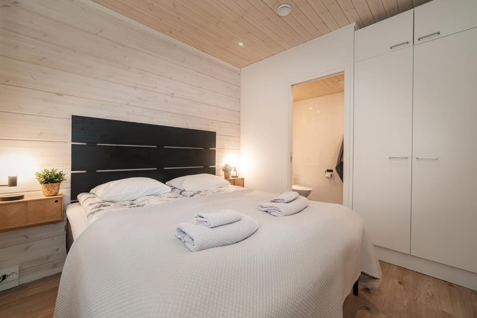 Bed, Photo of the whole room, Bedroom, towels, wardrobe