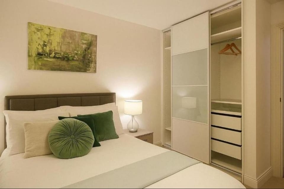 Bed, Photo of the whole room, Bedroom, wardrobe