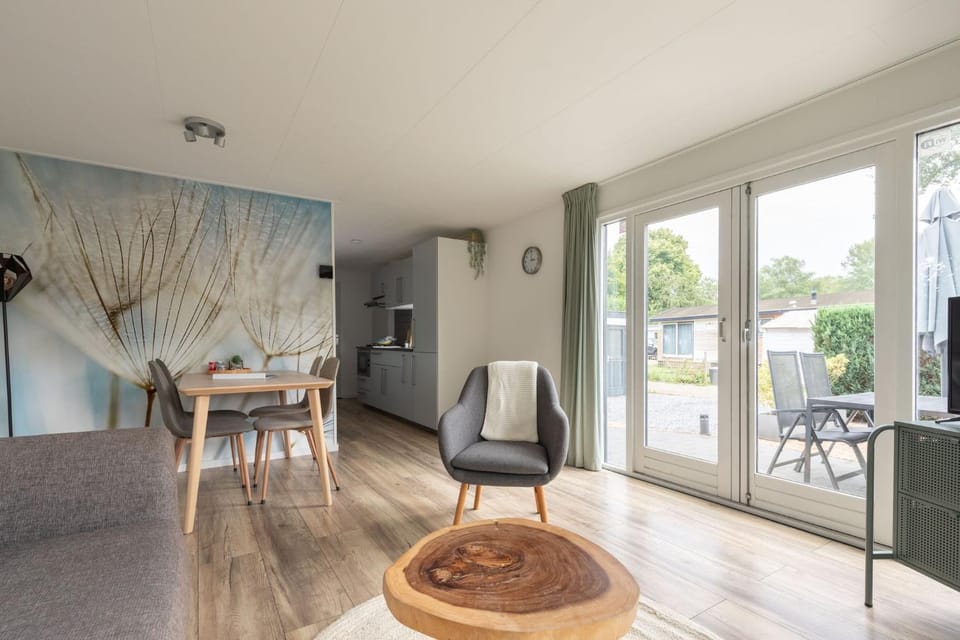 Chalet for 4 on the Veluwe Chalet in Putten