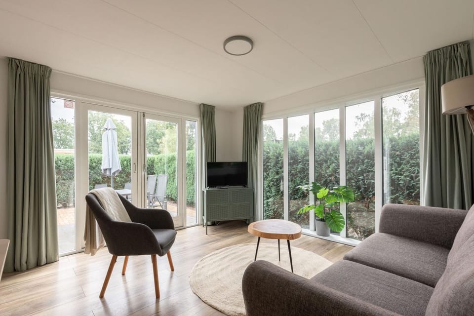 Chalet for 4 on the Veluwe Chalet in Putten