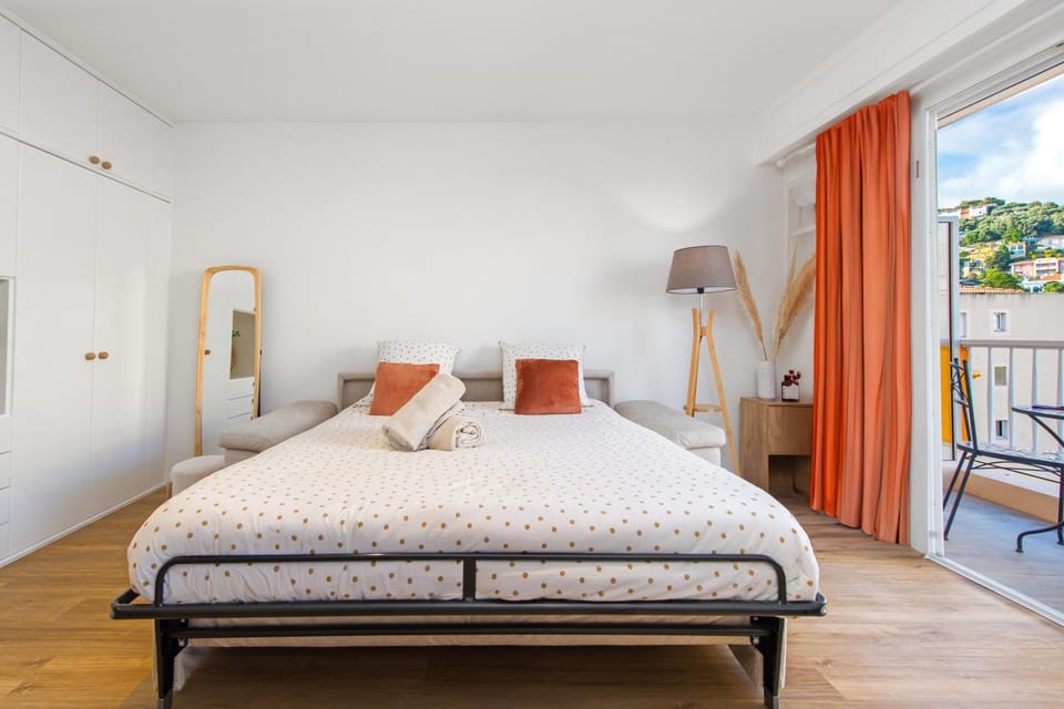 Bed, Balcony/Terrace, Photo of the whole room, Bedroom