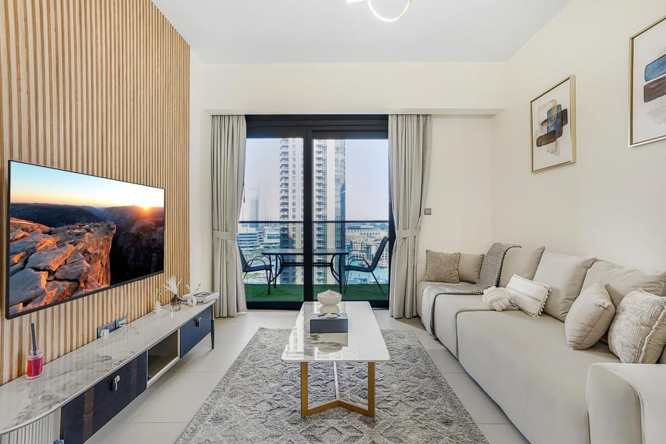 TV and multimedia, View (from property/room), Living room, Seating area, Evening entertainment