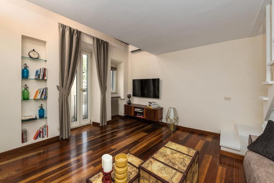 Lungaretta Trastevere Penthouse Mimì & Cocò Home Apartment in Rome