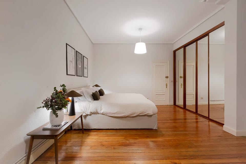 Amplio Apartamento en Casco Viejo - Corazón de Bilbao Apartment in Bilbao