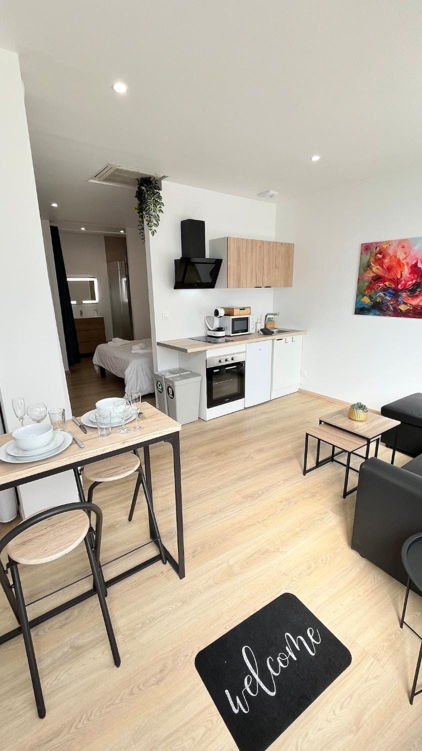 Seating area, Dining area